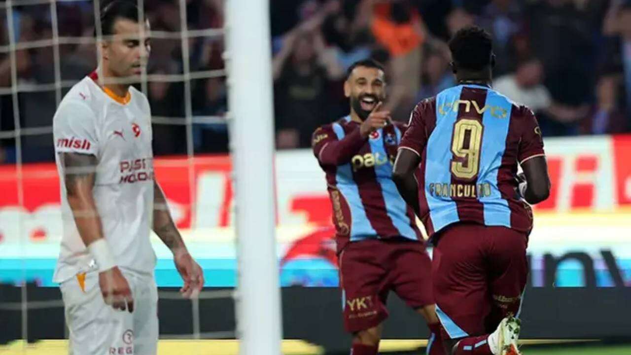 Galatasaray'da Okan Buruk'la ipler koptu: Çok sinirlendi, iki isim devre arasında gidiyor! 5